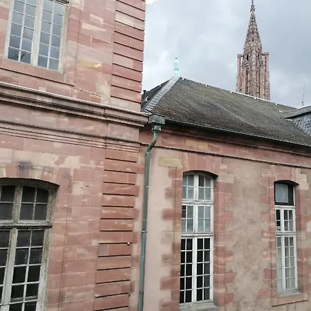 Appartement A La Tour Des Rohan