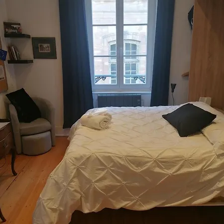 Appartement A La Tour Des Rohan