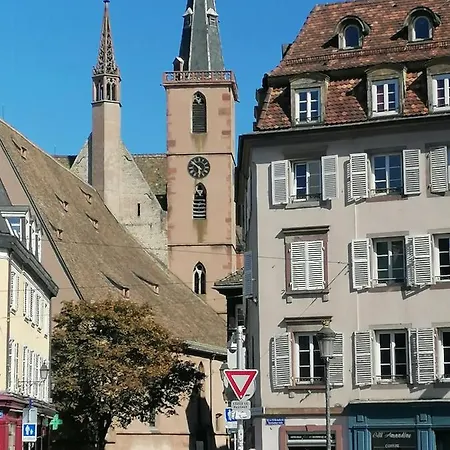 A La Tour Des Rohan